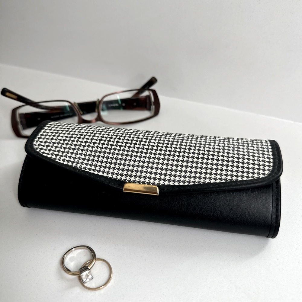 Black & White Houndstooth Eyeglasses Case Hato Hasi Gold Snap Closure, 6” x 2.5”